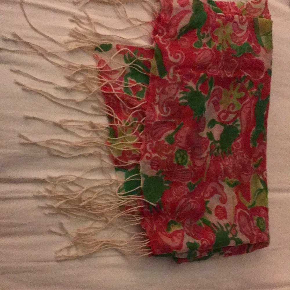 Lilly Pulitzer Maryland themed scarf with fringe.